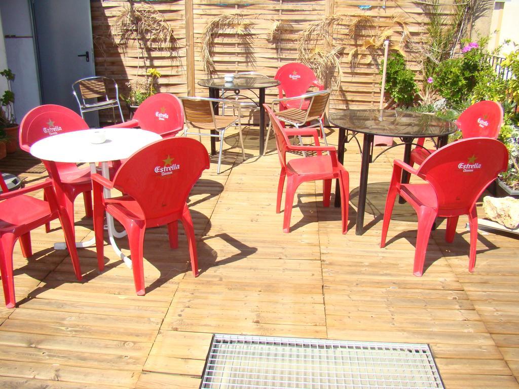 Hostal Platja Камбрильс Экстерьер фото