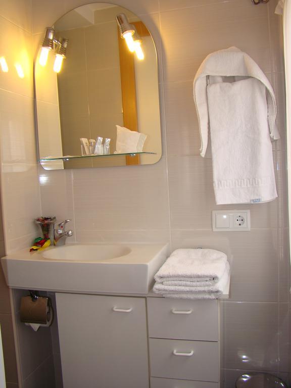 Hostal Platja Камбрильс Экстерьер фото