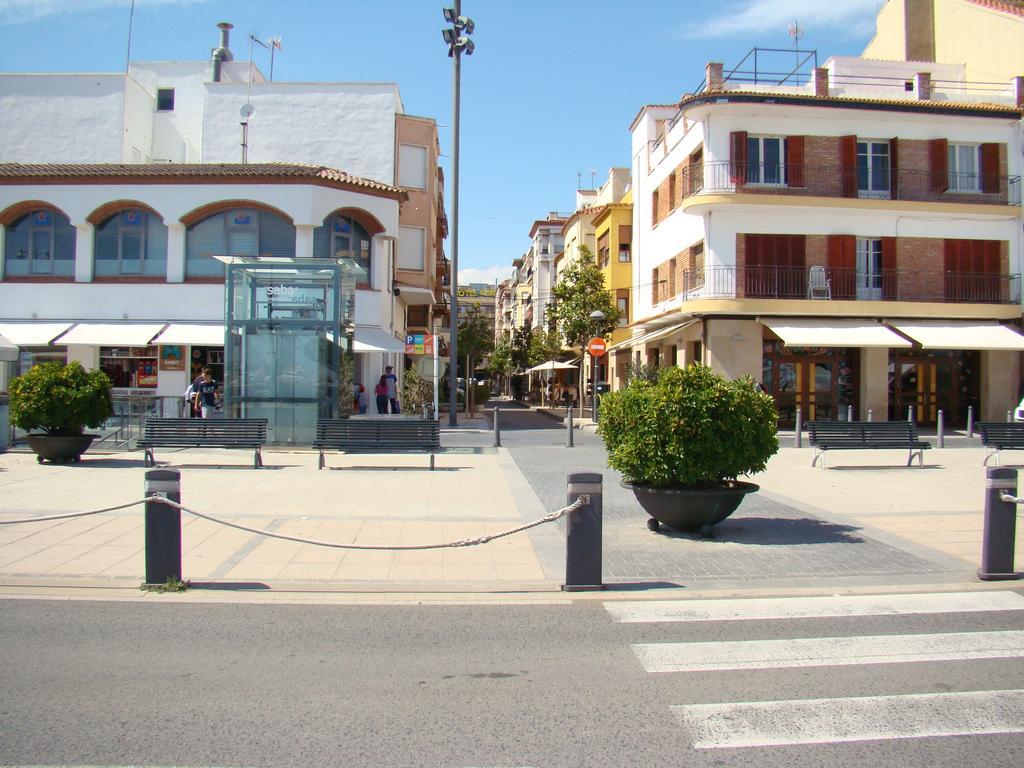 Hostal Platja Камбрильс Экстерьер фото