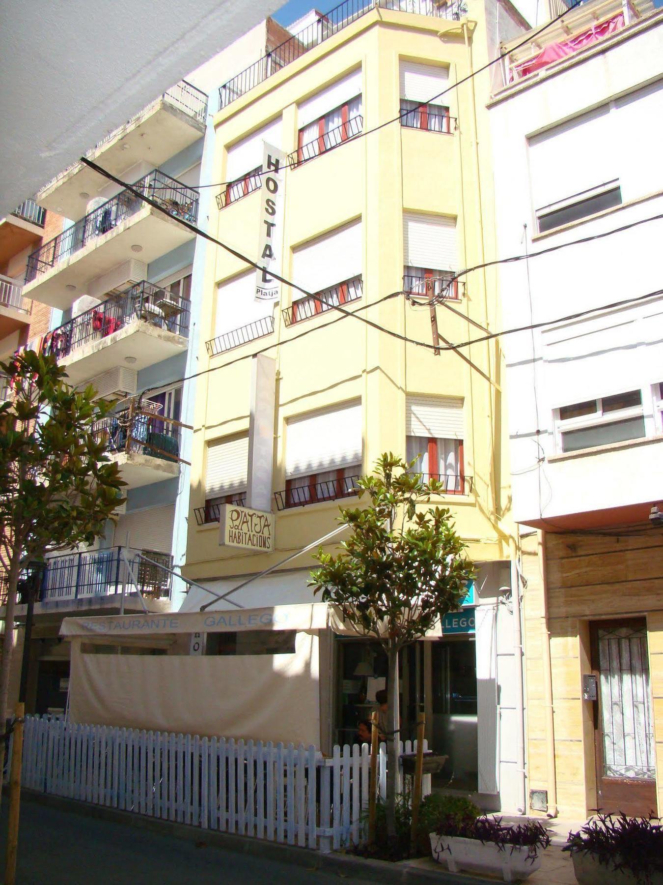 Hostal Platja Камбрильс Экстерьер фото