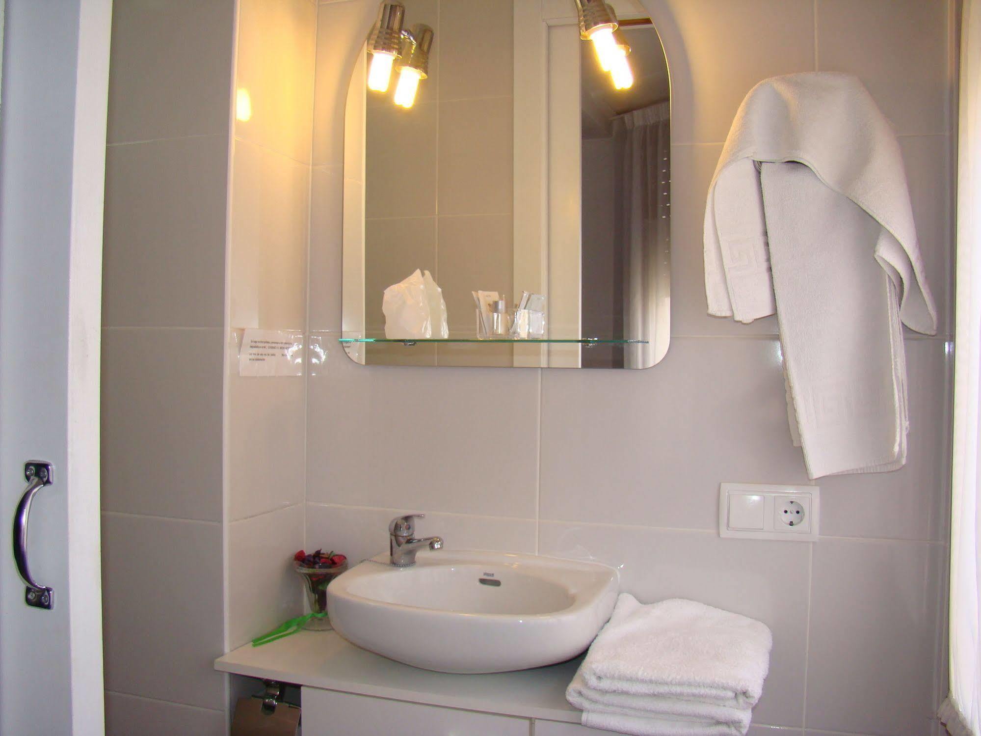 Hostal Platja Камбрильс Экстерьер фото